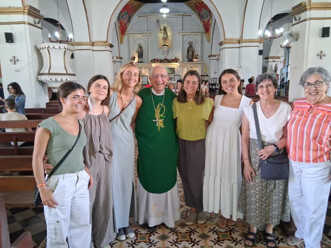 Eucaristia Obispo Cuba visita colegio mayor